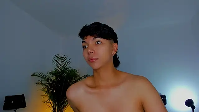 Snapshot of xhenisa_ chatting on 09-25-25, 06:33 xhenisa online show from 09-25-25, 06:33