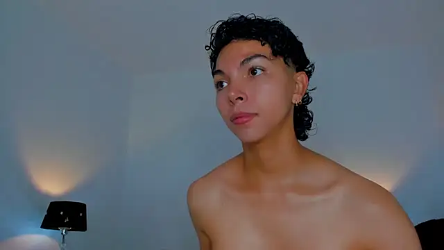 Snapshot of xhenisa_ chatting on 11-11-25, 06:30 xhenisa online show from 11-11-25, 06:30