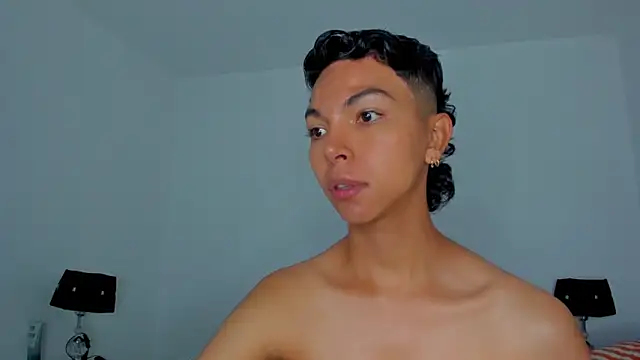 xhenisa  online show from 03-11-26, 04:35