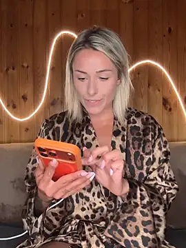 petrouchkaaa  online show from 04-28-26, 07:41