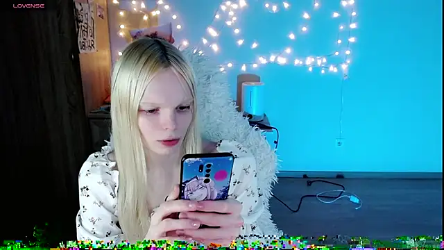 Emily Nyaffee online show from 03-23-25, 01:53