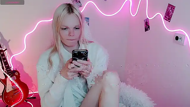 Emily Nyaffee online show from 09-23-25, 09:01