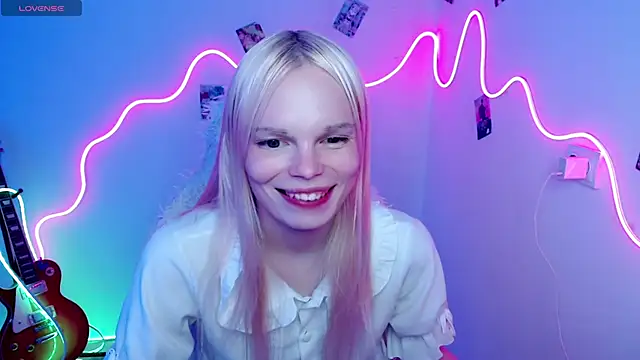 Emily Nyaffee online show from 10-23-25, 02:44