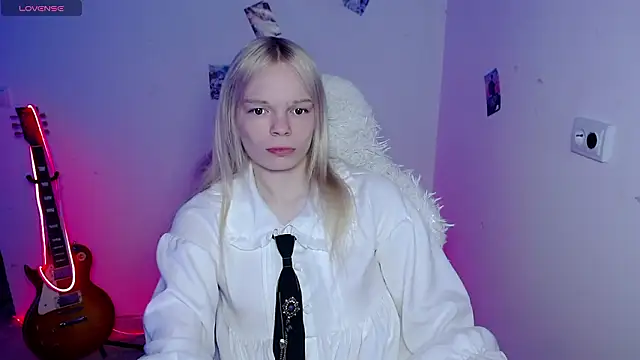 Emily Nyaffee online show from 03-10-26, 04:06