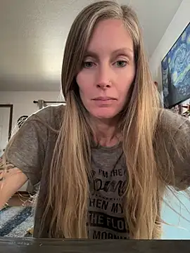 ItsDanniG online show from 04-25-26, 05:54