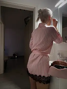 Ella Charm online show from 10-31-25, 04:52