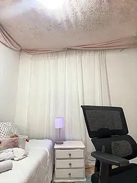lilian prada online show from 05-12-26, 06:05