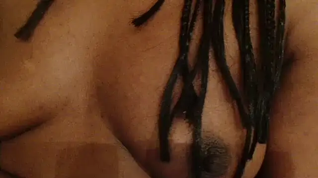 Snapshot of ROXYNL chatting on 12-31-24, 02:40 ROXYNL online show from 12-31-24, 02:40