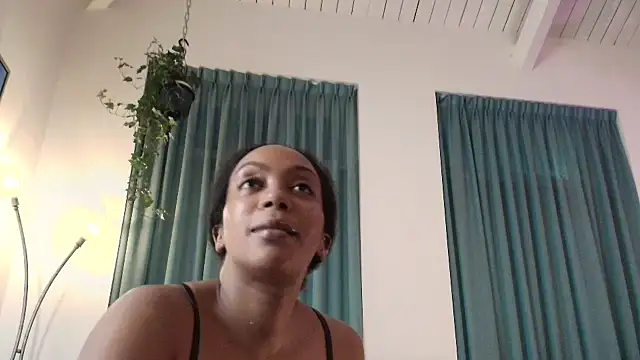 Snapshot of ROXYNL chatting on 02-19-26, 05:53 ROXYNL online show from 02-19-26, 05:53