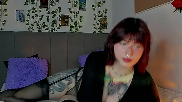 miss Lizzy online show from 01-17-25, 01:25