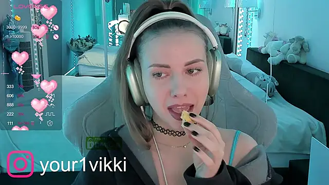Snapshot of Vikki_Cheese chatting on 12-16-24, 01:31 Vikki Cheese online show from 12-16-24, 01:31