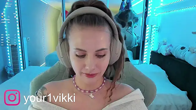 Snapshot of Vikki_Cheese chatting on 02-14-25, 04:47 Vikki Cheese online show from 02-14-25, 04:47