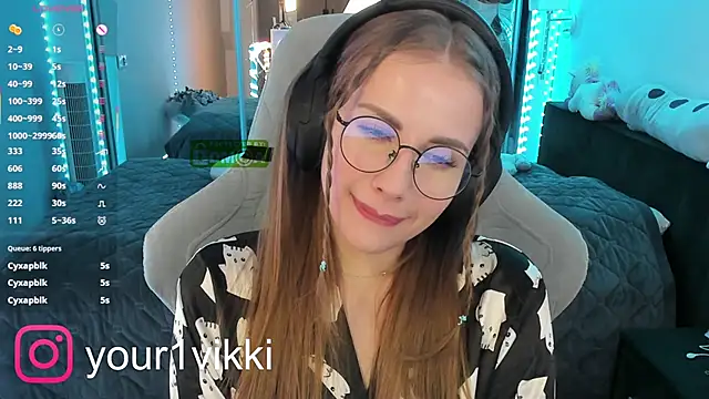 Snapshot of Vikki_Cheese chatting on 02-20-25, 09:31 Vikki Cheese online show from 02-20-25, 09:31