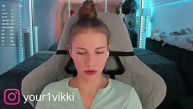 Snapshot of Vikki_Cheese chatting on 03-16-25, 07:27 Vikki Cheese online show from 03-16-25, 07:27