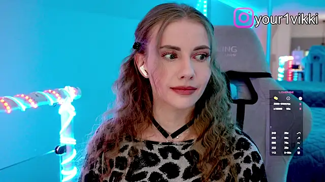 Snapshot of Vikki_Cheese chatting on 11-10-25, 07:57 Vikki Cheese online show from 11-10-25, 07:57