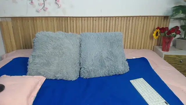 Snapshot of rose_meyer chatting on 10-12-25, 03:00 rose meyer online show from 10-12-25, 03:00