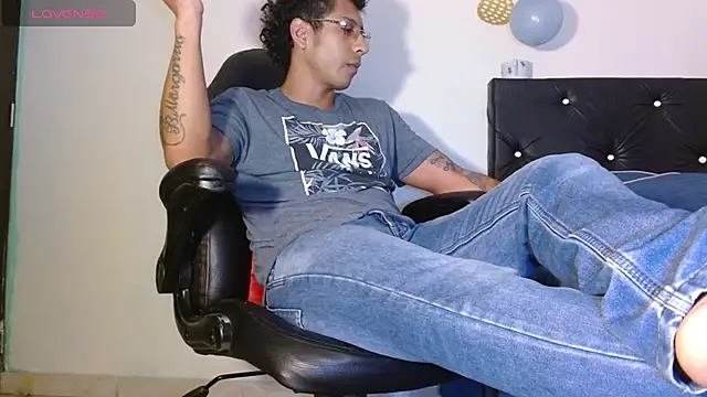 Snapshot of FuckHardlove chatting on 12-03-24, 02:16 FuckHardlove online show from 12-03-24, 02:16