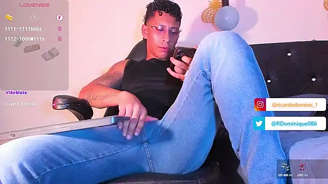 Snapshot of FuckHardlove chatting on 12-20-24, 12:41 FuckHardlove online show from 12-20-24, 12:41