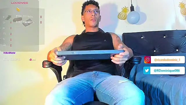 Snapshot of FuckHardlove chatting on 12-20-24, 03:42 FuckHardlove online show from 12-20-24, 03:42