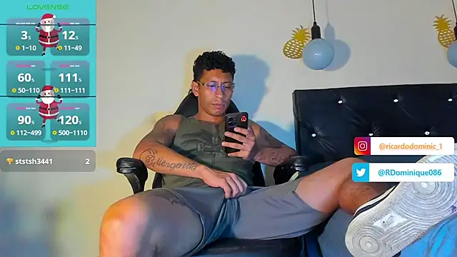 Snapshot of FuckHardlove chatting on 12-29-24, 03:33 FuckHardlove online show from 12-29-24, 03:33