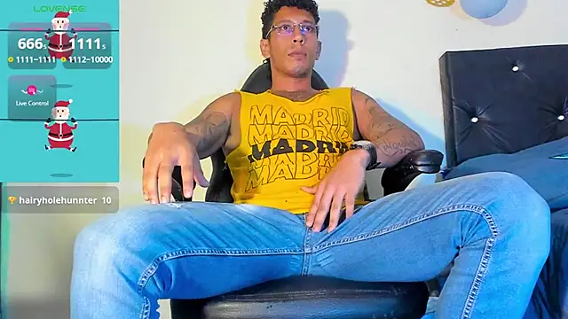 Snapshot of FuckHardlove chatting on 12-30-24, 05:55 FuckHardlove online show from 12-30-24, 05:55