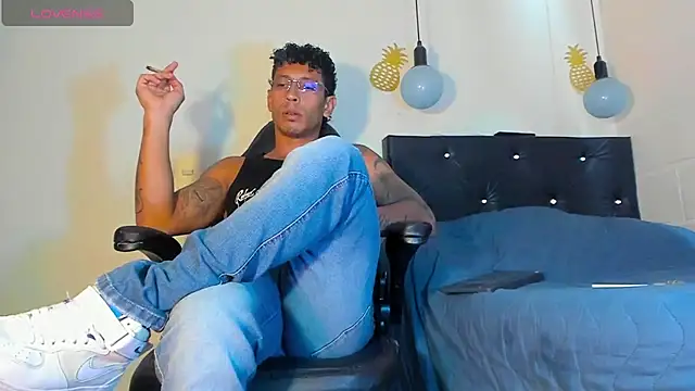 Snapshot of FuckHardlove chatting on 12-31-24, 06:24 FuckHardlove online show from 12-31-24, 06:24