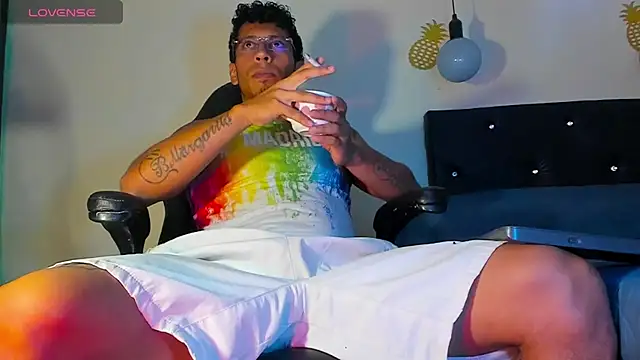 Snapshot of FuckHardlove chatting on 01-16-25, 06:37 FuckHardlove online show from 01-16-25, 06:37