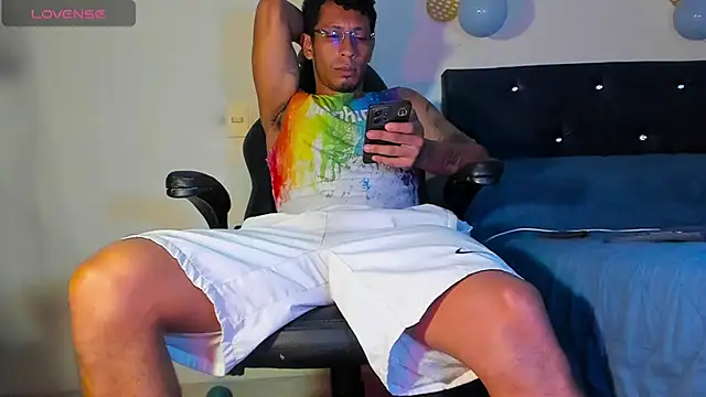 Snapshot of FuckHardlove chatting on 01-16-25, 09:40 FuckHardlove online show from 01-16-25, 09:40