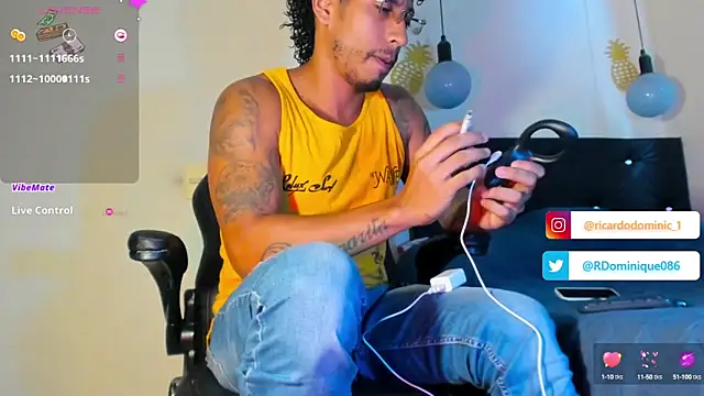 Snapshot of FuckHardlove chatting on 01-31-25, 03:00 FuckHardlove online show from 01-31-25, 03:00