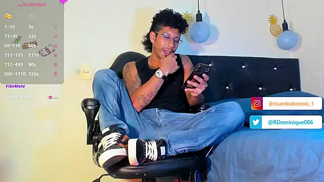 Snapshot of FuckHardlove chatting on 02-08-25, 11:34 FuckHardlove online show from 02-08-25, 11:34