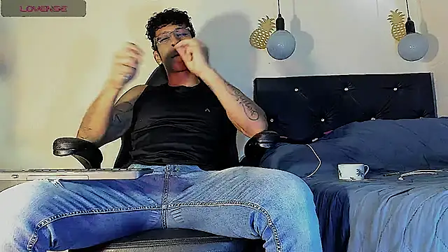 Snapshot of FuckHardlove chatting on 03-04-25, 05:03 FuckHardlove online show from 03-04-25, 05:03