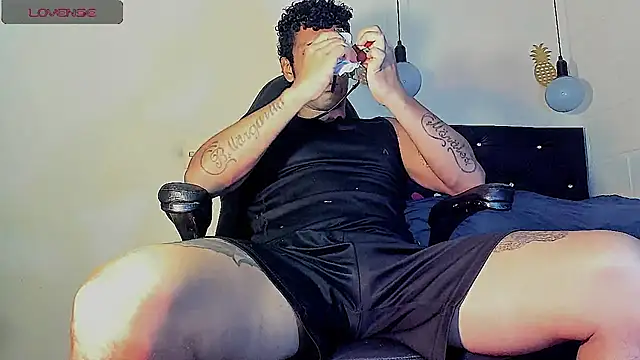 Snapshot of FuckHardlove chatting on 03-08-25, 04:23 FuckHardlove online show from 03-08-25, 04:23