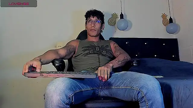 Snapshot of FuckHardlove chatting on 03-08-25, 10:45 FuckHardlove online show from 03-08-25, 10:45