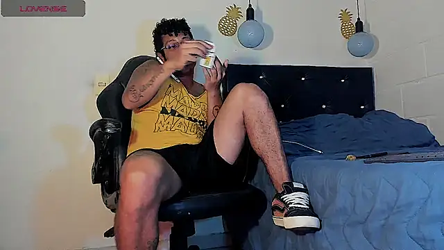 Snapshot of FuckHardlove chatting on 03-10-25, 12:40 FuckHardlove online show from 03-10-25, 12:40