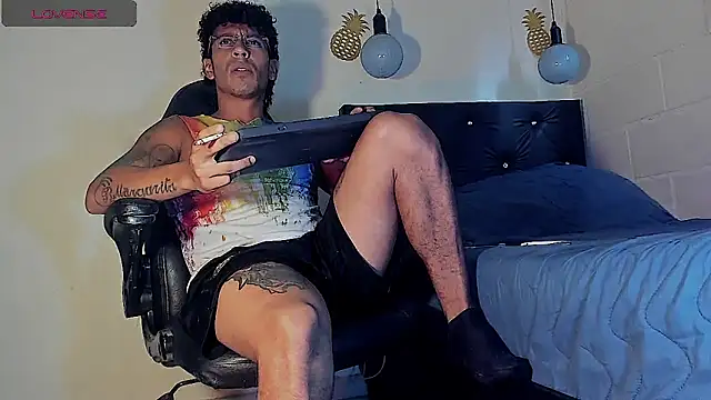 Snapshot of FuckHardlove chatting on 03-19-25, 07:17 FuckHardlove online show from 03-19-25, 07:17