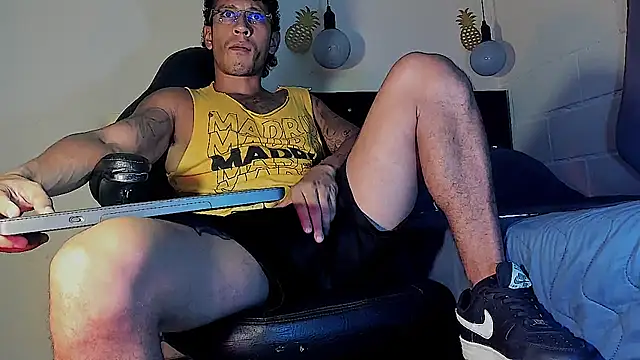 Snapshot of FuckHardlove chatting on 03-20-25, 03:13 FuckHardlove online show from 03-20-25, 03:13