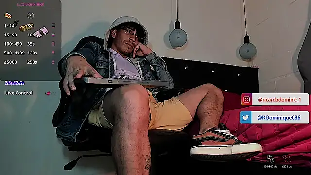 Snapshot of FuckHardlove chatting on 09-15-25, 04:34 FuckHardlove online show from 09-15-25, 04:34