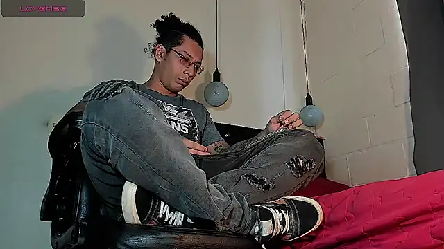 Snapshot of FuckHardlove chatting on 09-23-25, 06:44 FuckHardlove online show from 09-23-25, 06:44