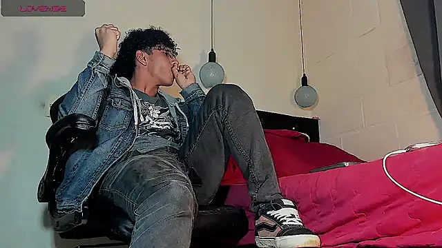 Snapshot of FuckHardlove chatting on 09-26-25, 03:21 FuckHardlove online show from 09-26-25, 03:21