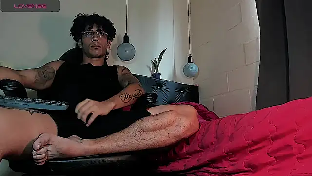 Snapshot of FuckHardlove chatting on 09-28-25, 06:35 FuckHardlove online show from 09-28-25, 06:35