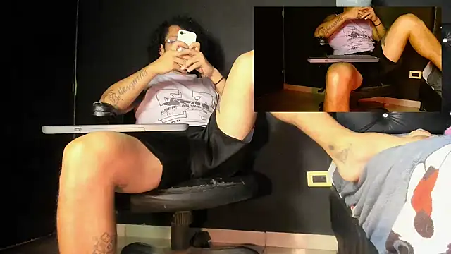 Snapshot of FuckHardlove chatting on 05-27-26, 03:25 FuckHardlove online show from 05-27-26, 03:25