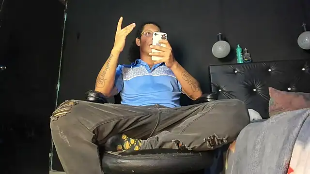 Snapshot of FuckHardlove chatting on 06-14-26, 06:48 FuckHardlove online show from 06-14-26, 06:48