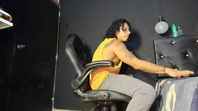 Snapshot of FuckHardlove chatting on 06-17-26, 03:42 FuckHardlove online show from 06-17-26, 03:42