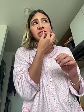 Ameellie online show from 12-20-25, 02:13