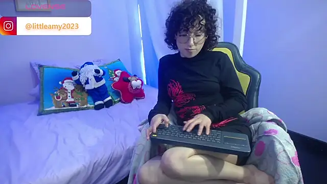 Snapshot of little__amy_ chatting on 12-26-24, 01:07 little  amy  online show from 12-26-24, 01:07