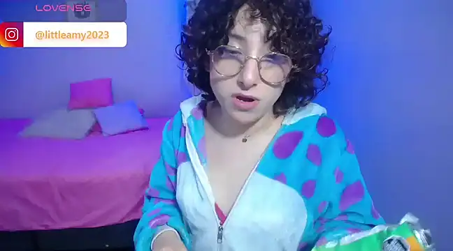 Snapshot of little__amy_ chatting on 01-09-25, 10:41 little  amy  online show from 01-09-25, 10:41