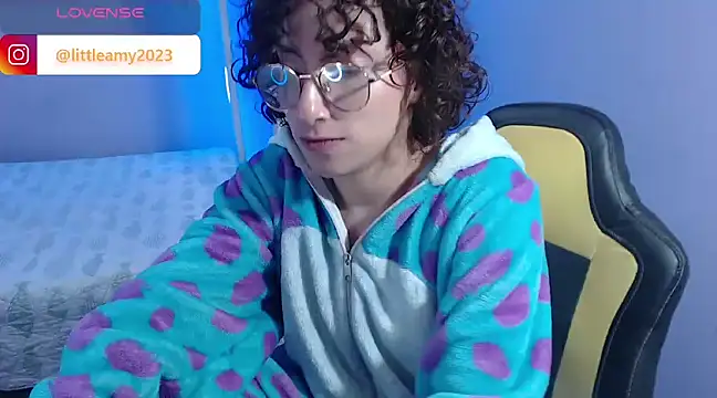 Snapshot of little__amy_ chatting on 01-20-25, 05:59 little  amy  online show from 01-20-25, 05:59
