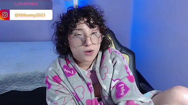 Snapshot of little__amy_ chatting on 01-30-25, 01:11 little  amy  online show from 01-30-25, 01:11