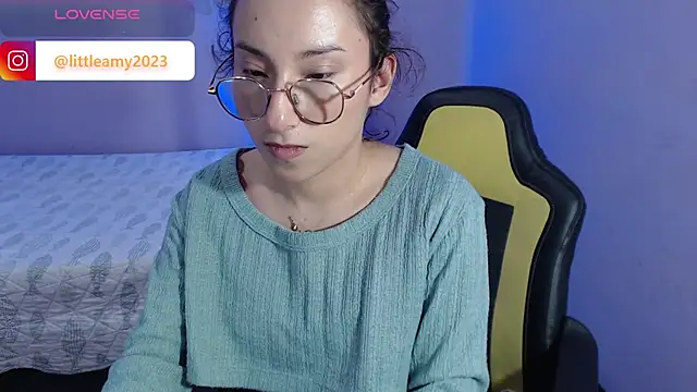 Snapshot of little__amy_ chatting on 02-04-25, 09:10 little  amy  online show from 02-04-25, 09:10