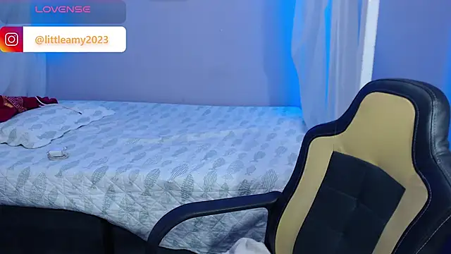 Snapshot of little__amy_ chatting on 02-06-25, 02:33 little  amy  online show from 02-06-25, 02:33